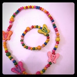 Butterfly patterned necklace and bracelet ensemble